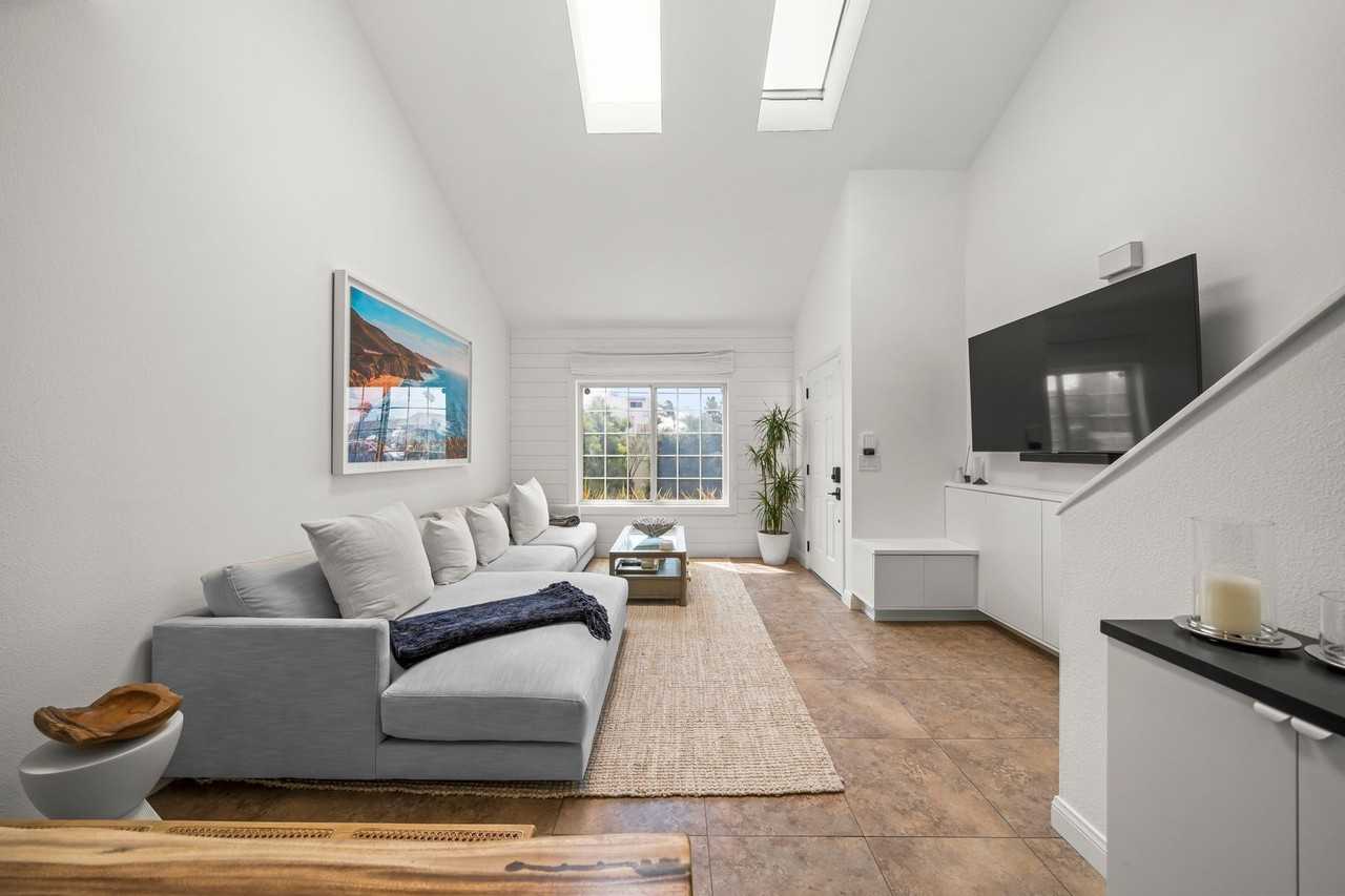 978 Elm Ave - Photo 6 of 46
