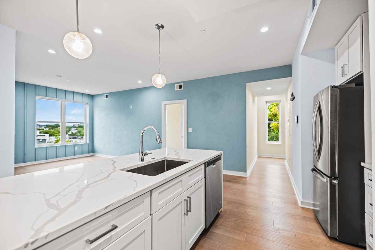 1019 17th Pl Ne #401 - Photo 6 of 18