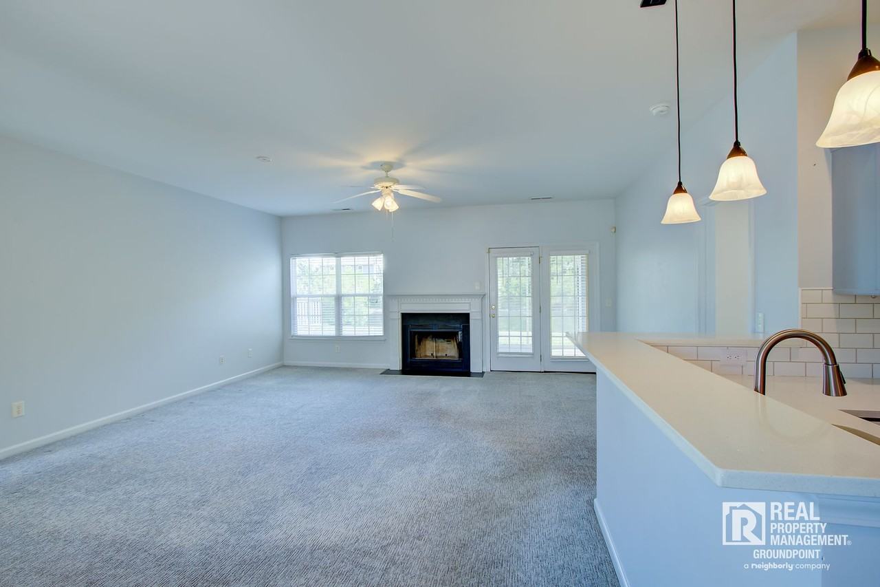2815 Summertrees Blvd - Photo 4 of 21