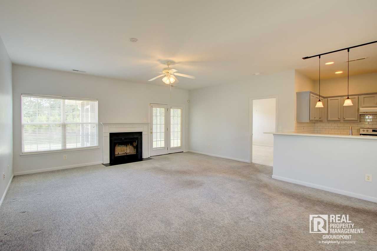 2815 Summertrees Blvd - Photo 5 of 21