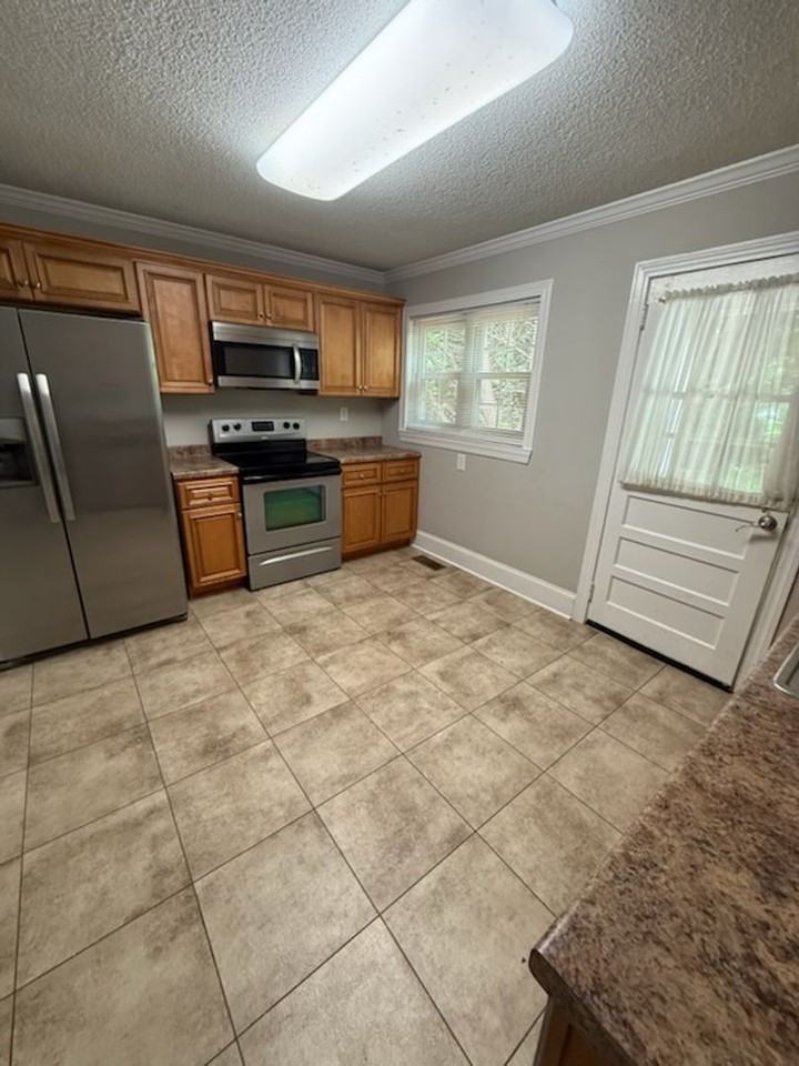 310 S High St - Photo 2 of 6