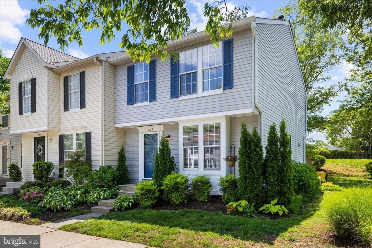 577 Quaker Ridge Ct - Photo 2 of 34