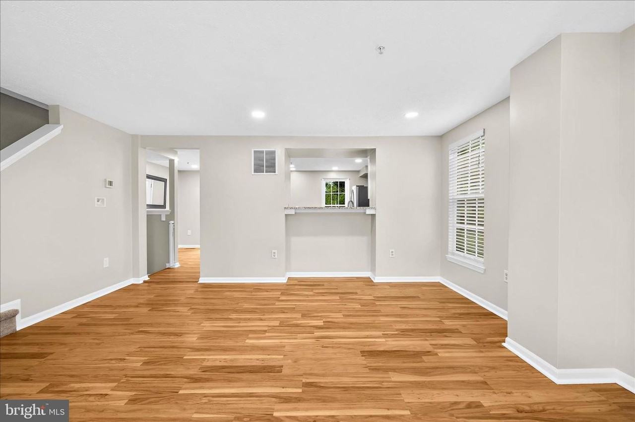 577 Quaker Ridge Ct - Photo 3 of 34