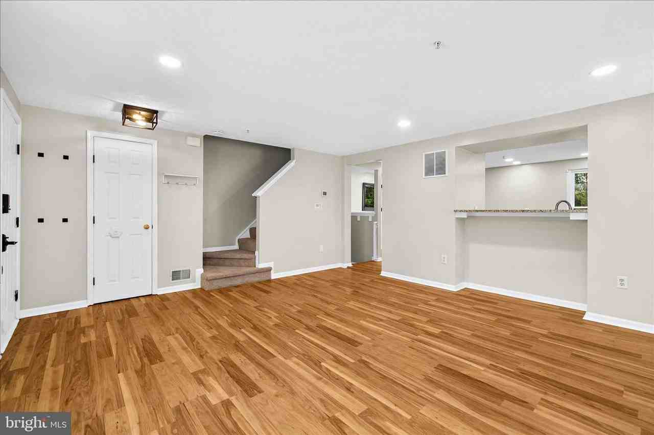 577 Quaker Ridge Ct - Photo 6 of 34