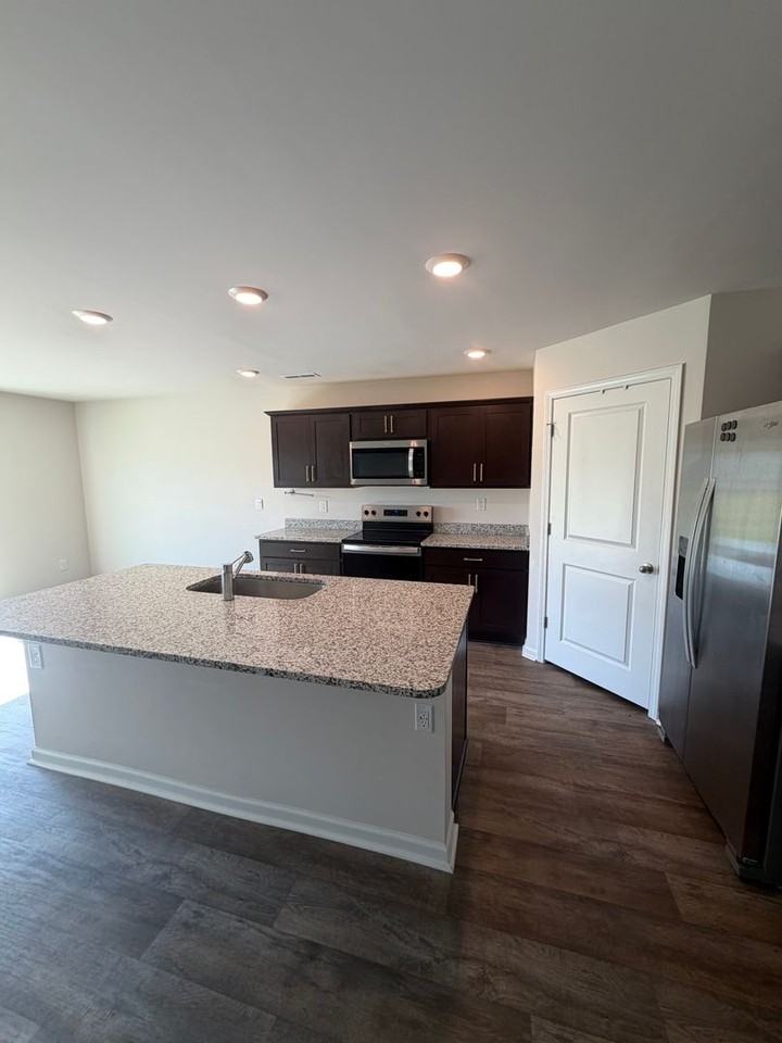 4011 Atlantic Ave - Photo 3 of 27
