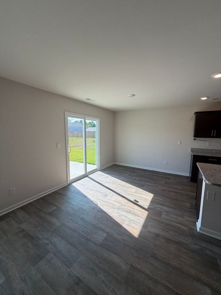4011 Atlantic Ave - Photo 5 of 27