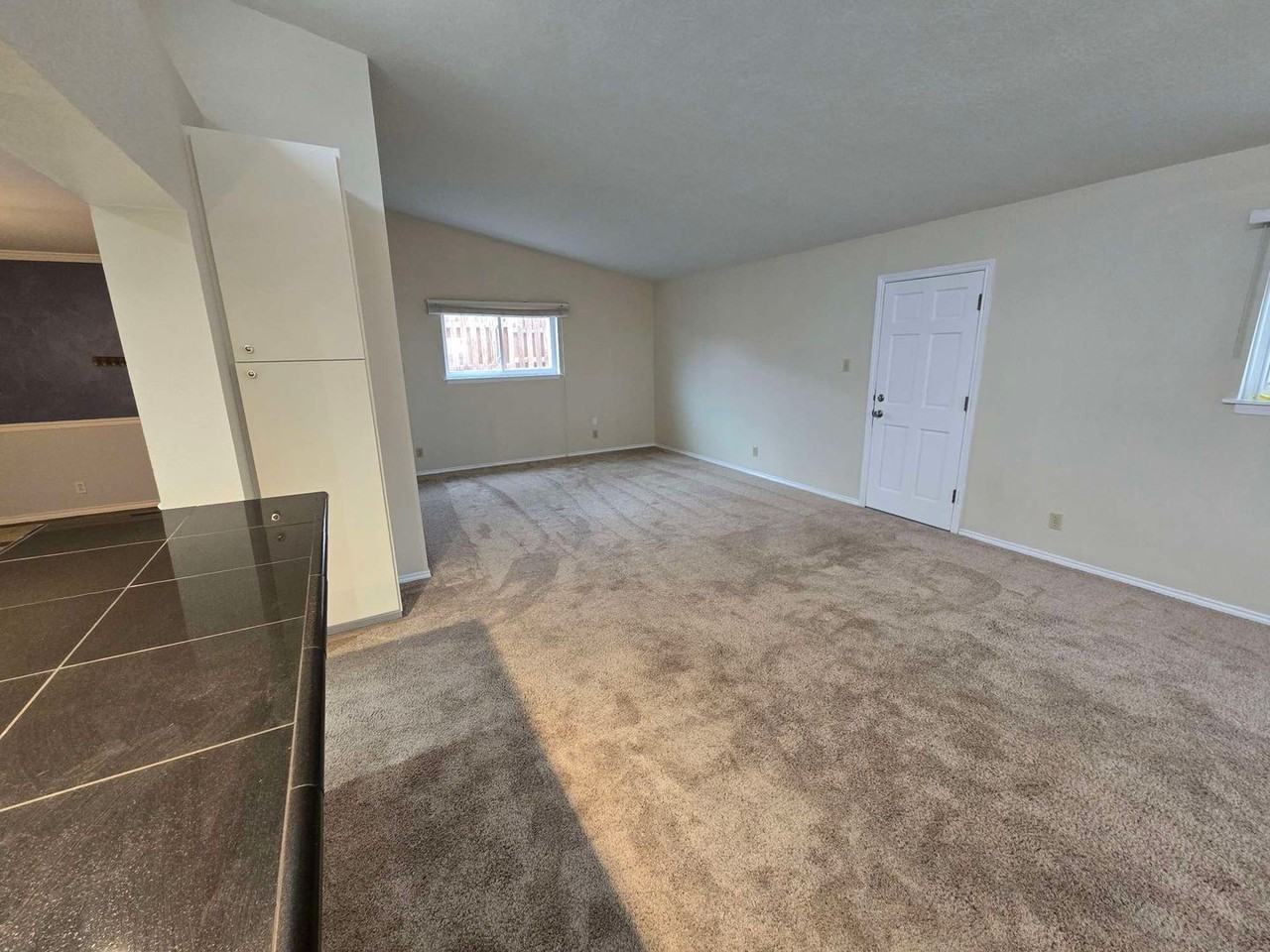 1500 Shirley St Ne - Photo 5 of 36