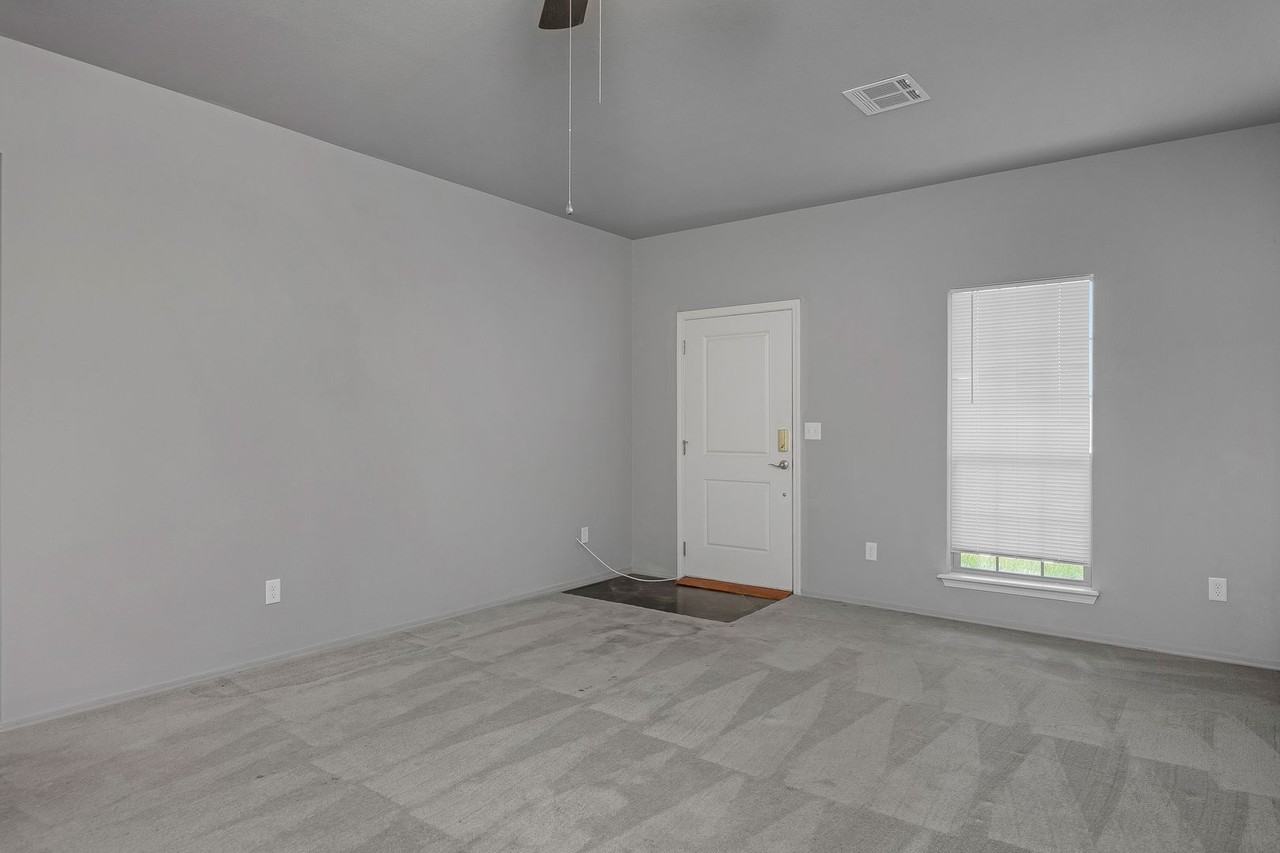 5004 Hawken St - Photo 6 of 21
