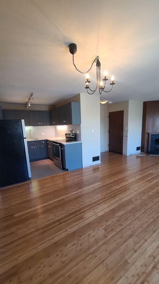 472 Pennsylvania Ave - Photo 2 of 17