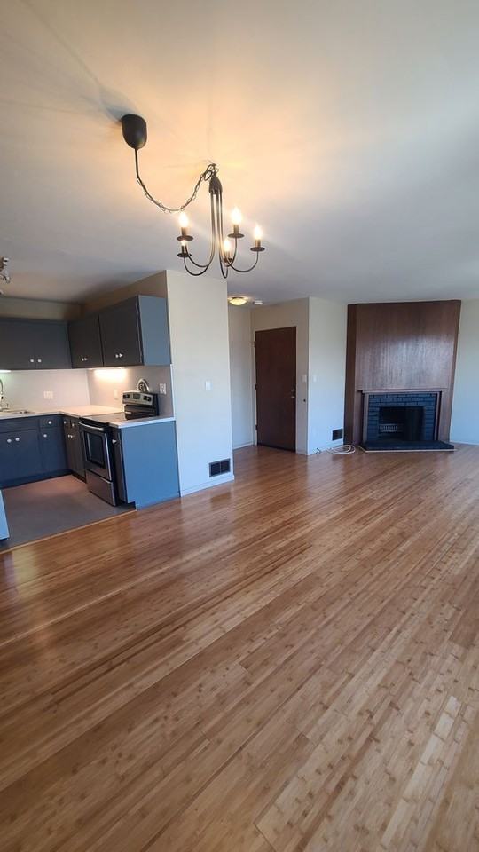472 Pennsylvania Ave - Photo 3 of 17