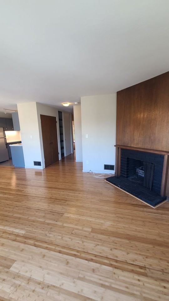472 Pennsylvania Ave - Photo 6 of 17