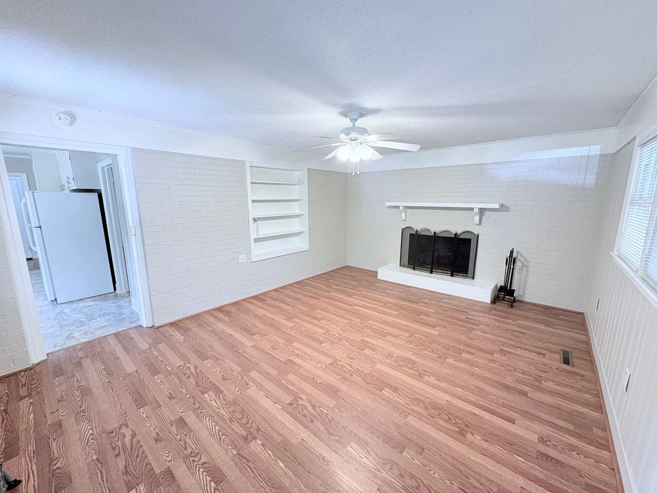 207 Holly Ave - Photo 4 of 34