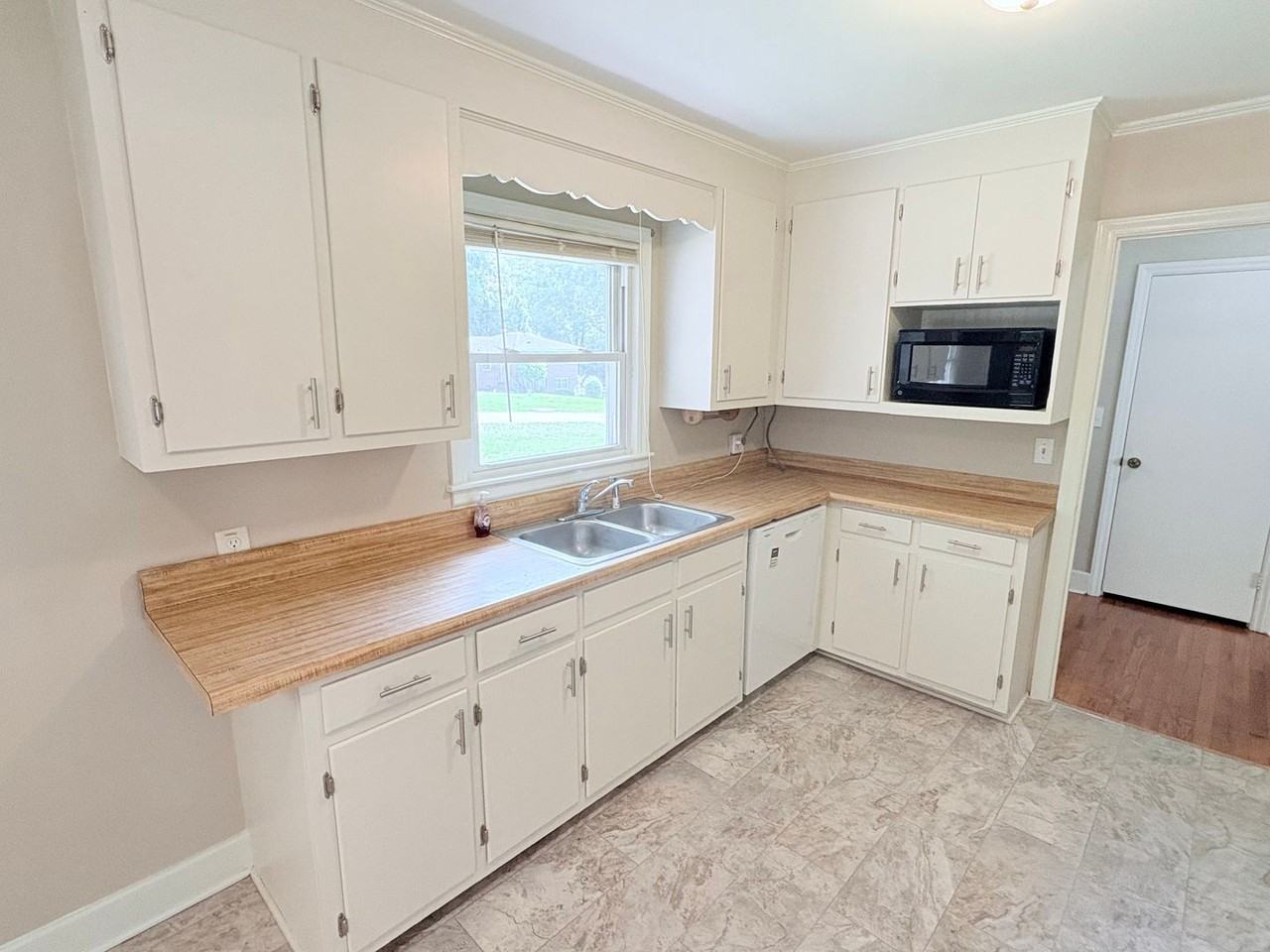 207 Holly Ave - Photo 7 of 34