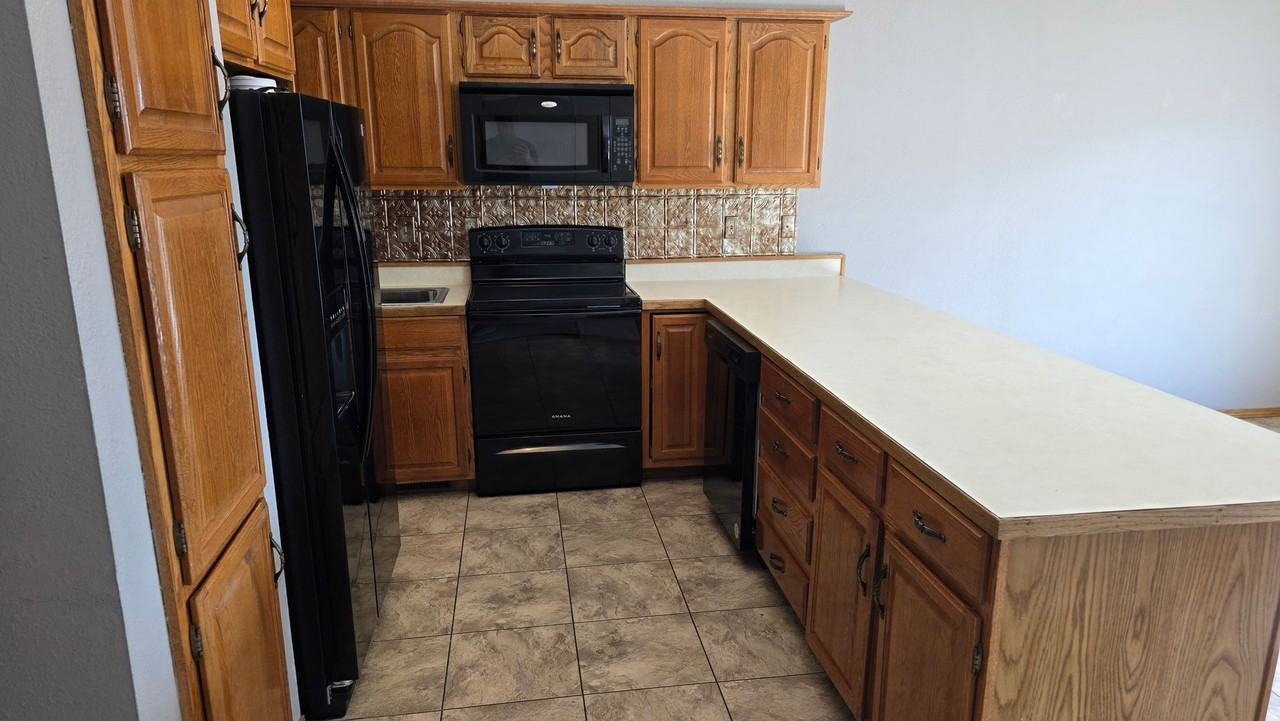 1925 E Capitol Ave - Photo 2 of 28