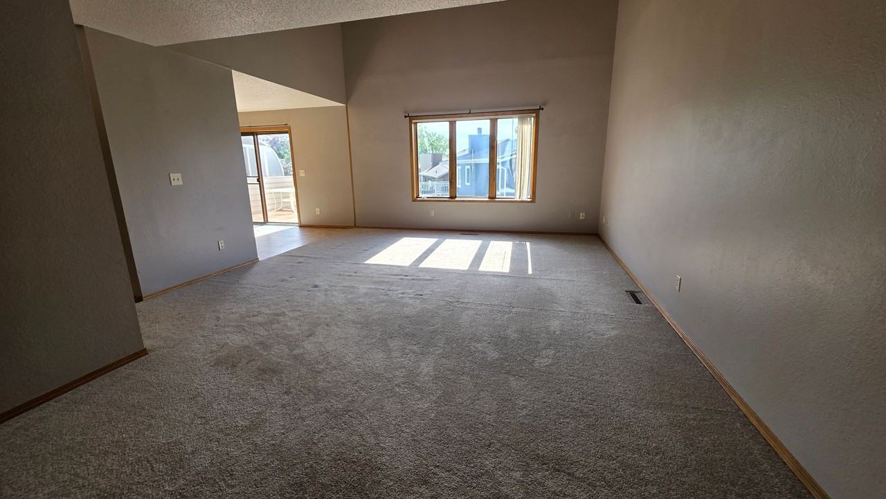 1925 E Capitol Ave - Photo 7 of 28