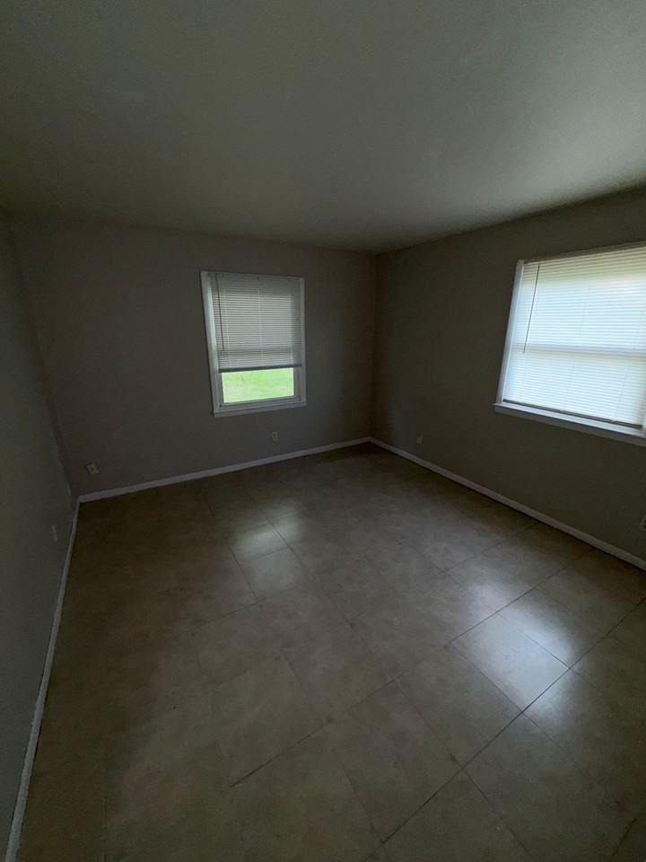 2825 N Ohenry Blvd #C - Photo 3 of 11
