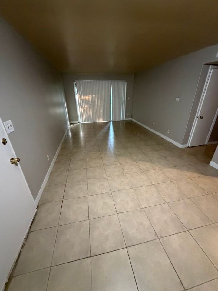 2825 N Ohenry Blvd #C - Photo 4 of 11