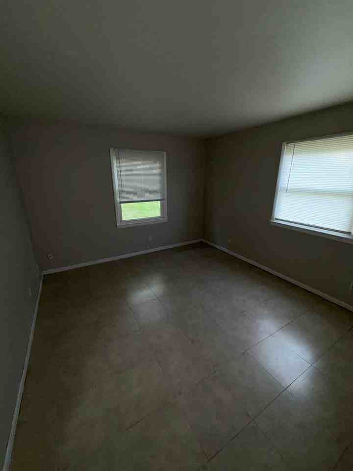 2825 N Ohenry Blvd #C - Photo 6 of 11