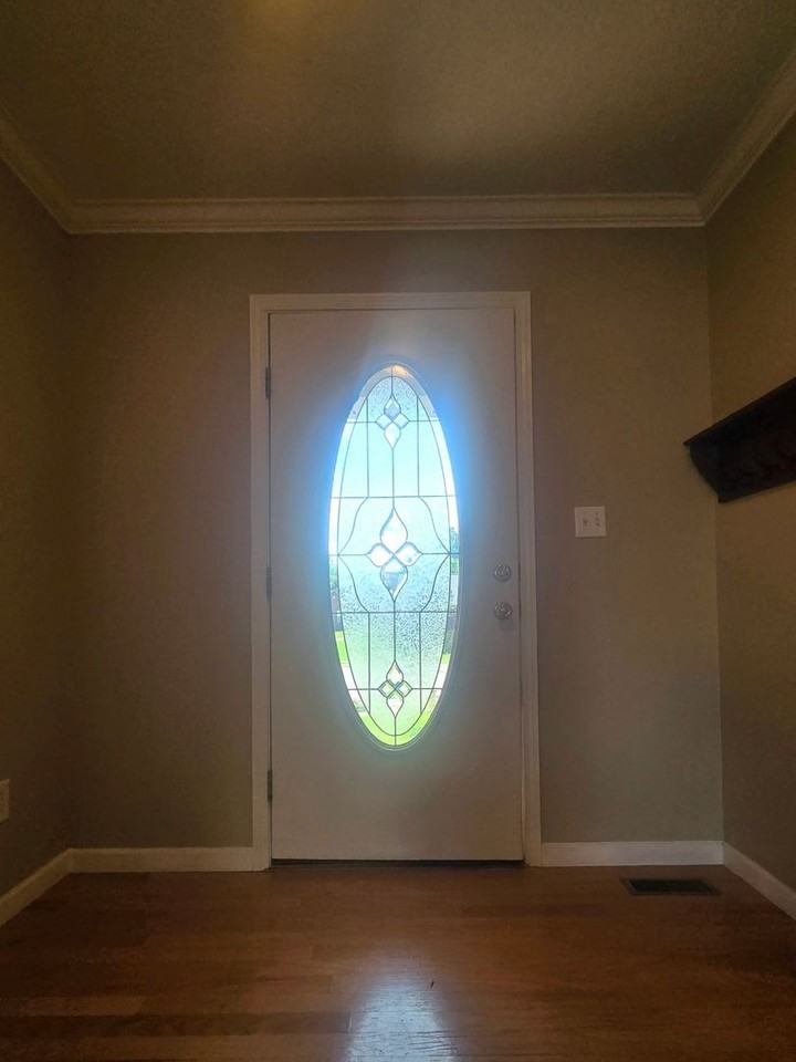 1607 Manheim Cir - Photo 3 of 15