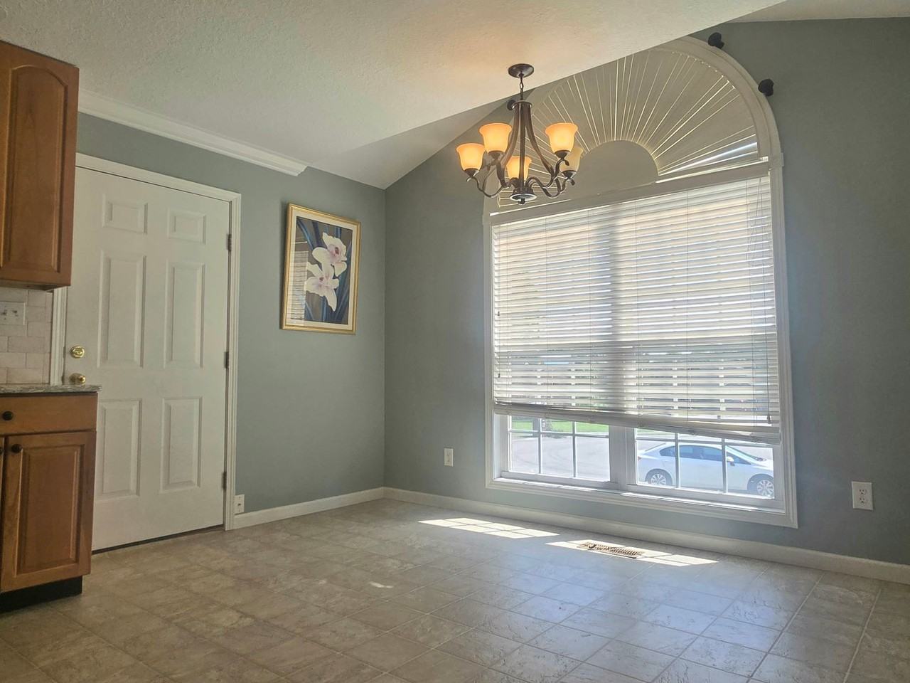 1607 Manheim Cir - Photo 5 of 15