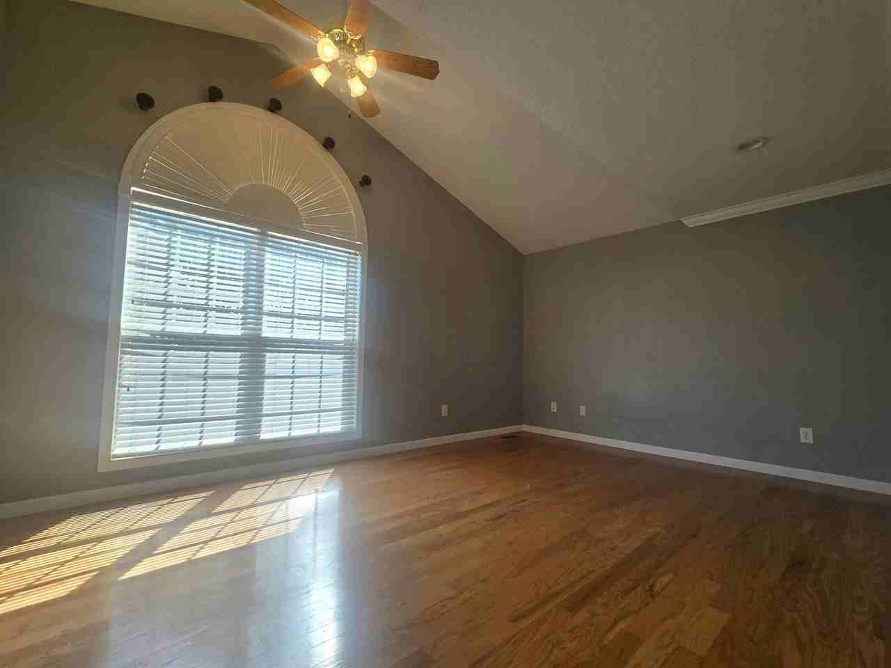 1607 Manheim Cir - Photo 6 of 15