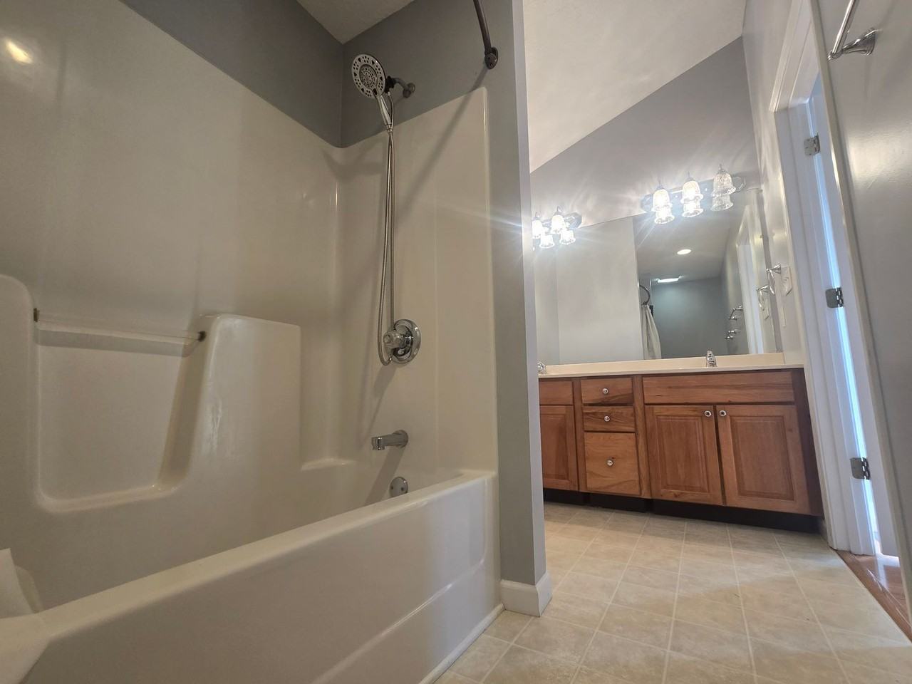 1607 Manheim Cir - Photo 7 of 15