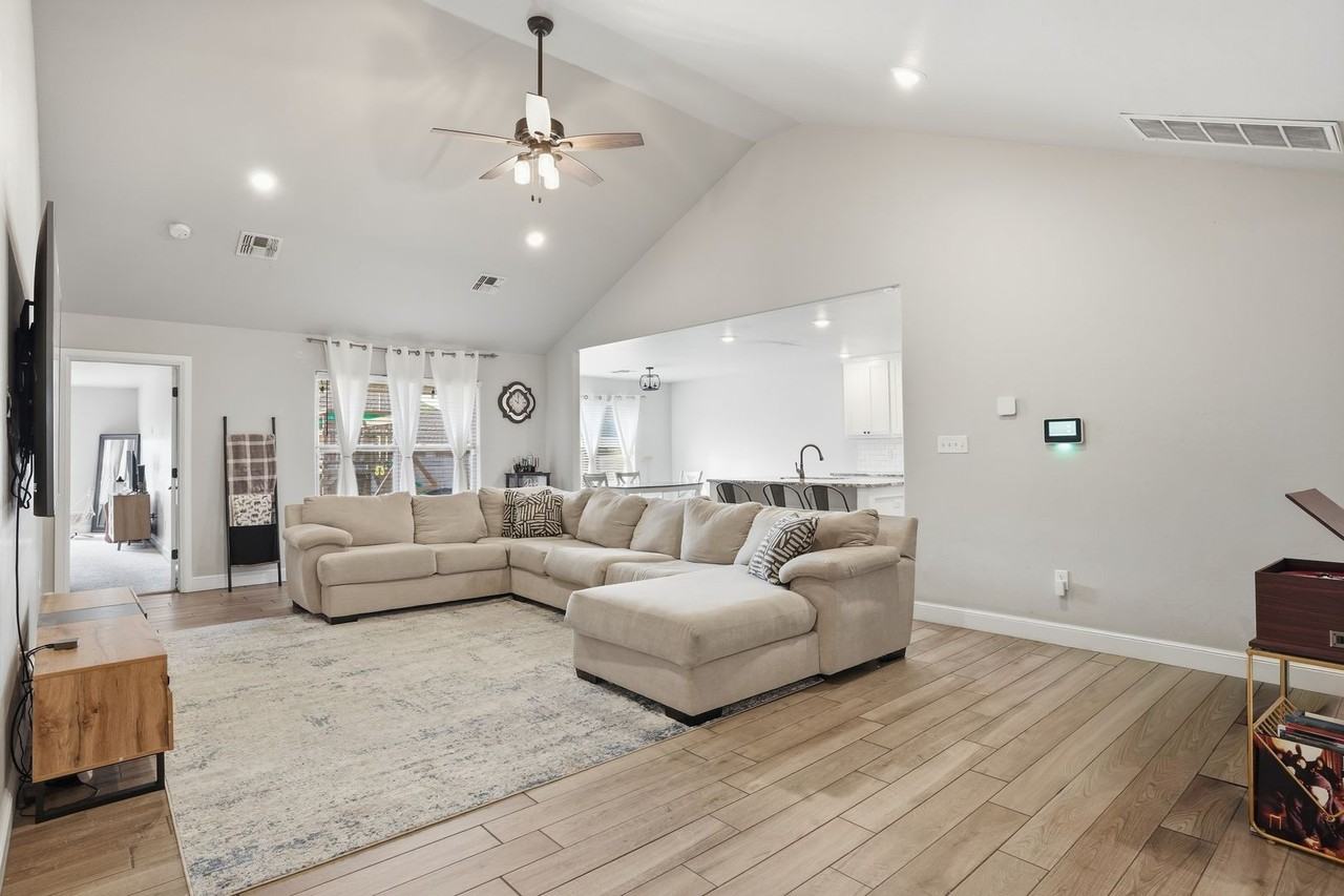 4304 Sw Brandon Ln - Photo 4 of 23
