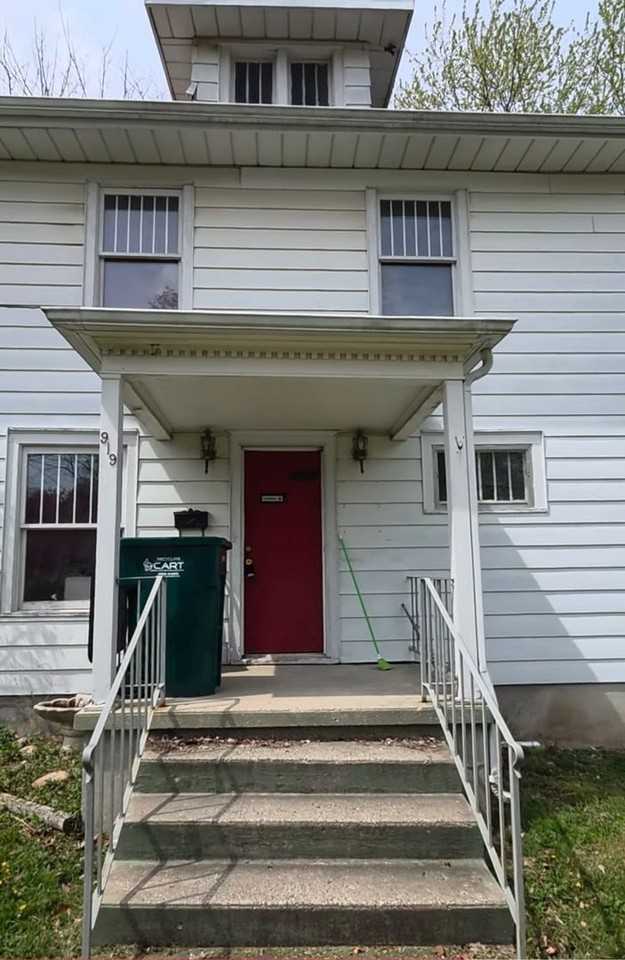 919 Princeton Ave - Photo 3 of 16