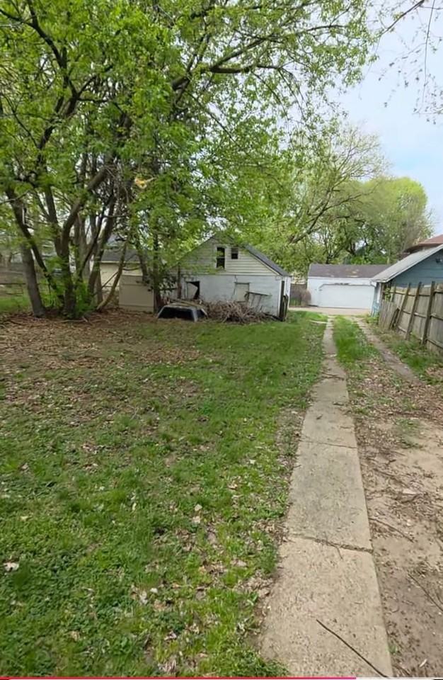 919 Princeton Ave - Photo 4 of 16