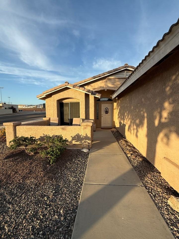 2460 Hummingbird Ln - Photo 2 of 20