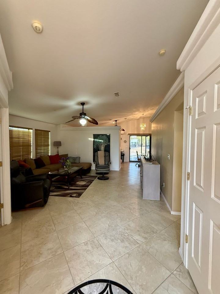 2460 Hummingbird Ln - Photo 3 of 20
