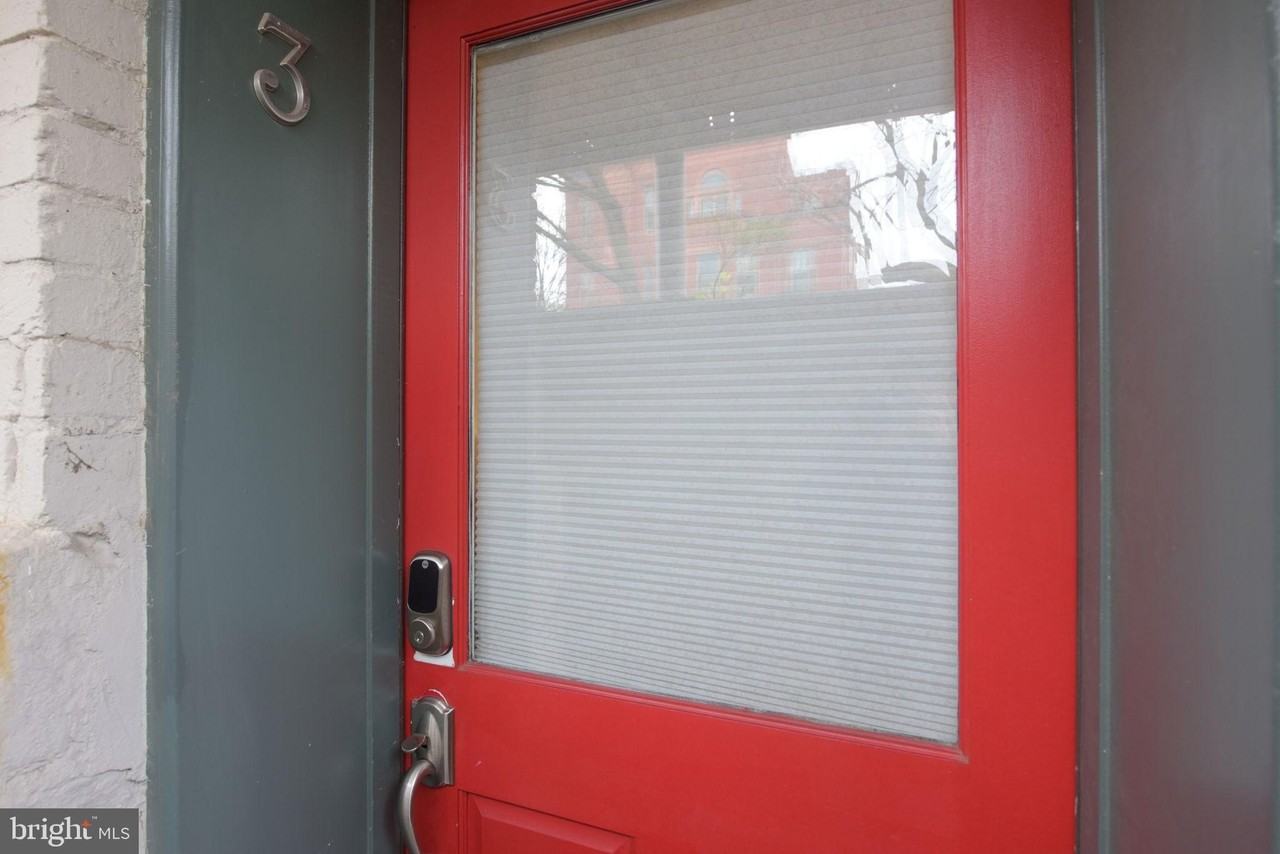 424 E Capitol St Ne #3 - Photo 4 of 25
