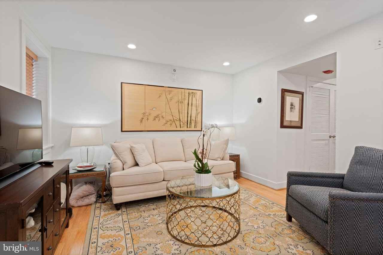 424 E Capitol St Ne #3 - Photo 7 of 25