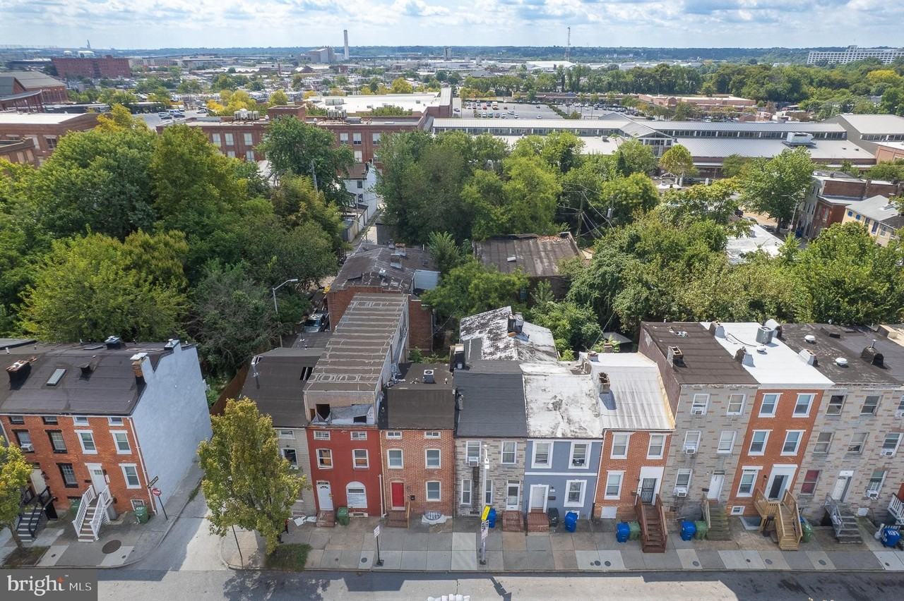 1123 W Lombard St - Photo 4 of 44