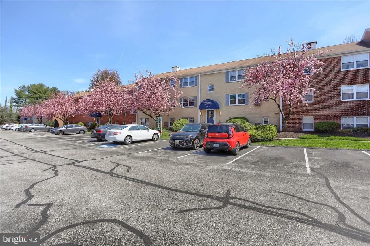 4411 Falls Bridge Dr #B - Photo 3 of 22
