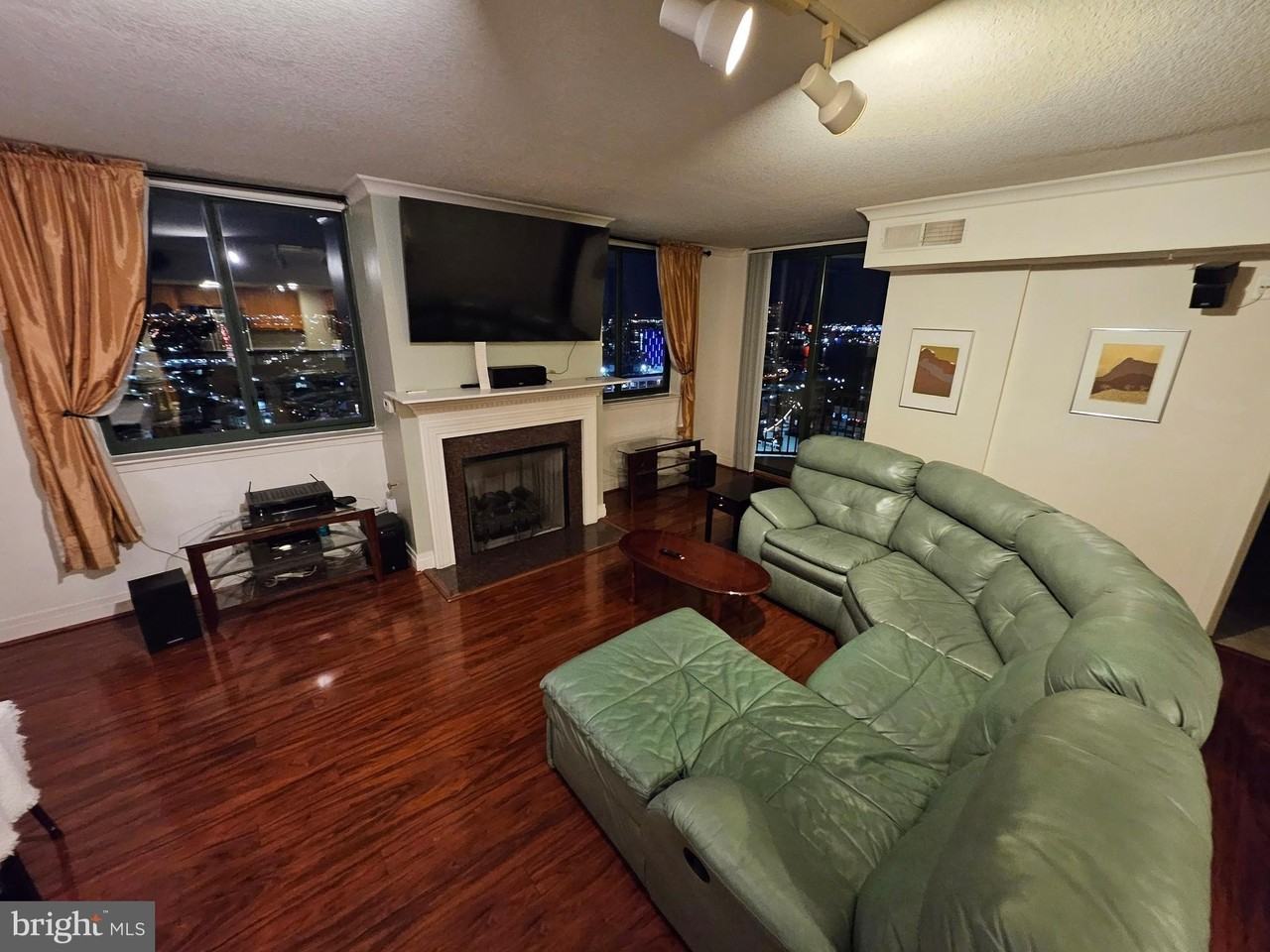 414 Water St #2613 - Photo 2 of 42