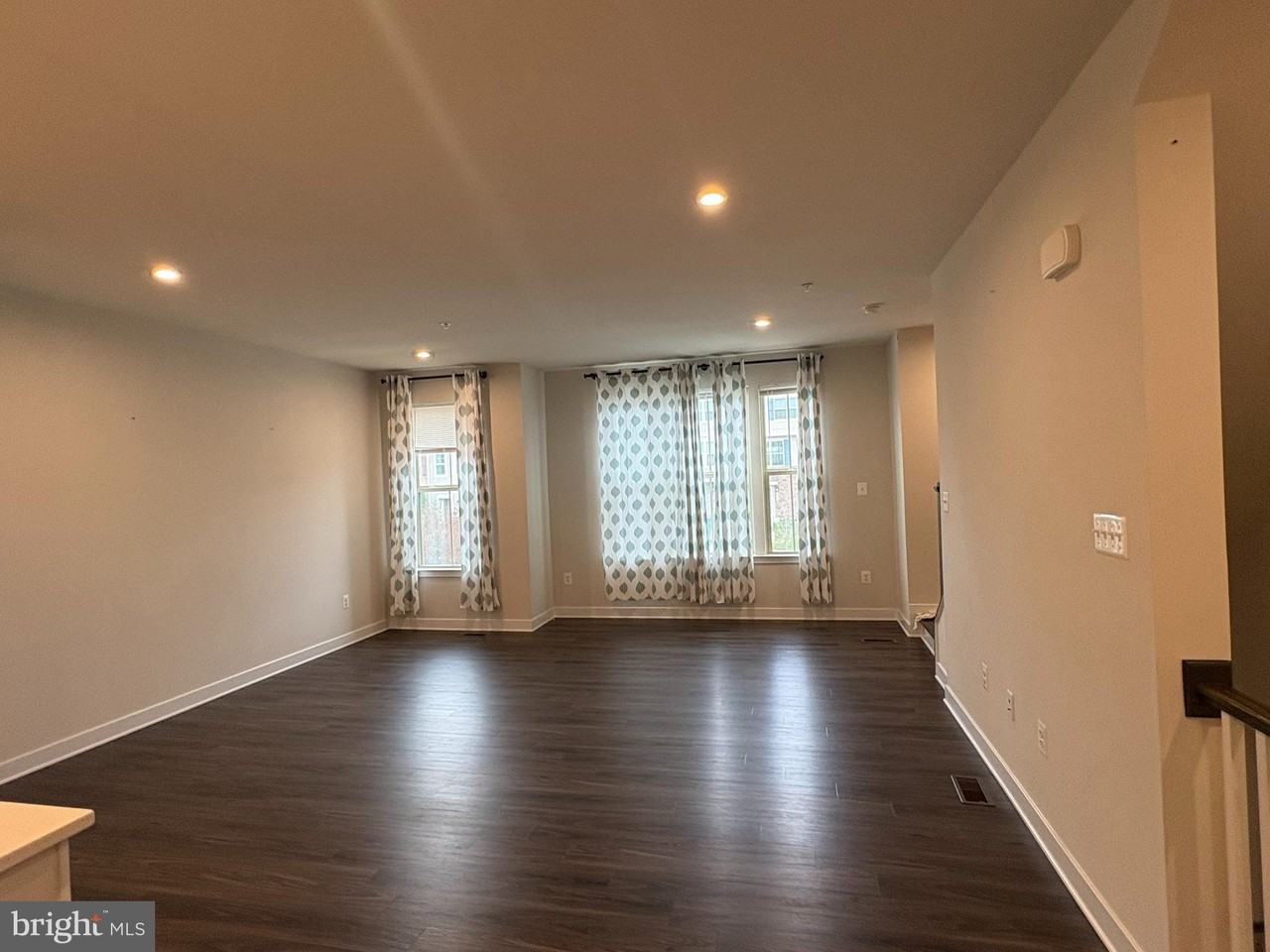 8711 Shady Pines Dr - Photo 4 of 16