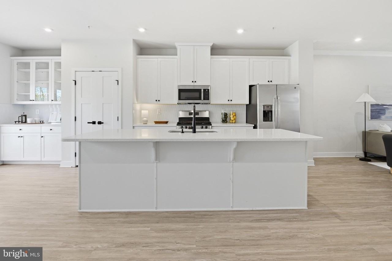 5927 Pecking Stone St - Photo 5 of 27