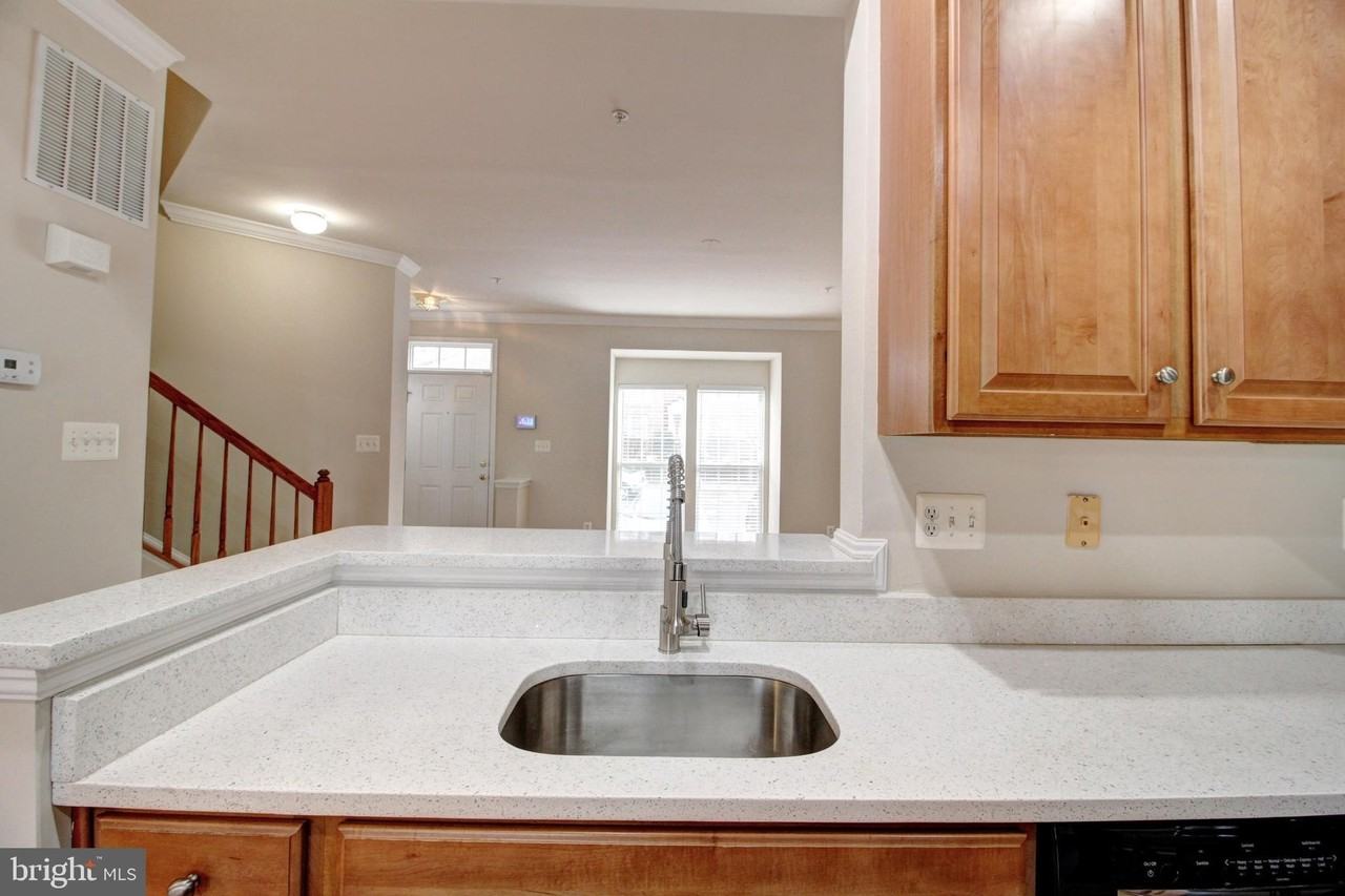 9394 Penrose St - Photo 6 of 32