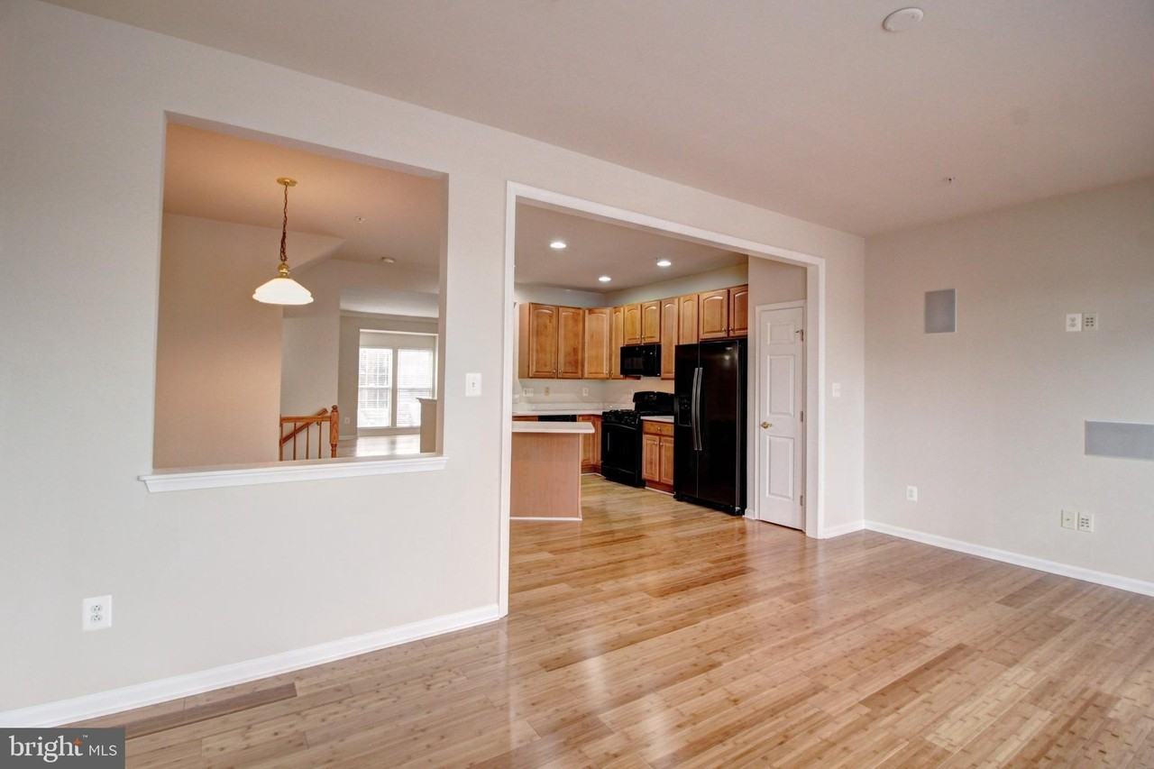 9394 Penrose St - Photo 7 of 32