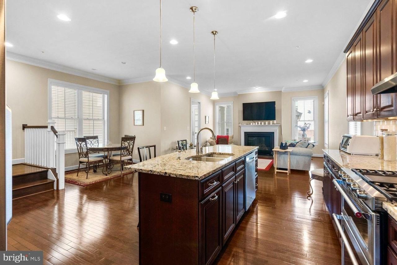 14103 Byrne Park Dr - Photo 3 of 22