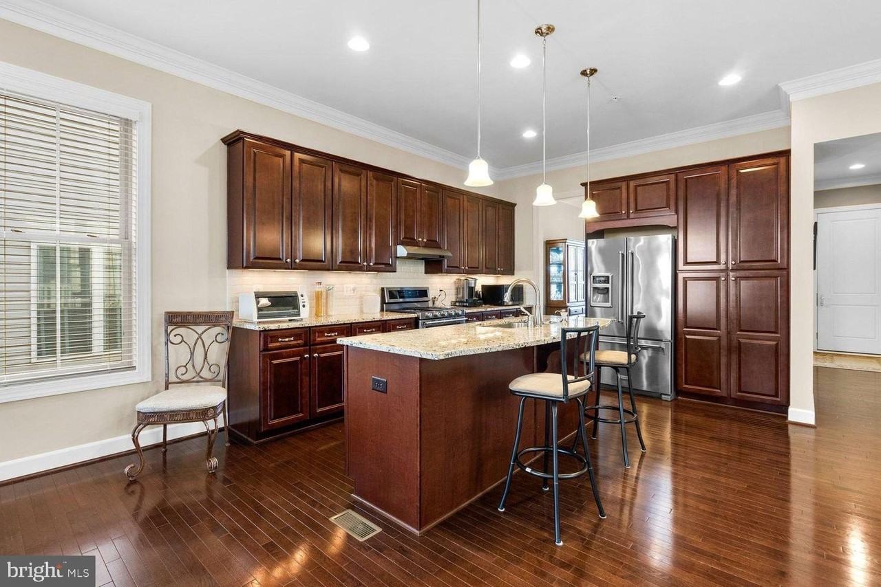14103 Byrne Park Dr - Photo 4 of 22