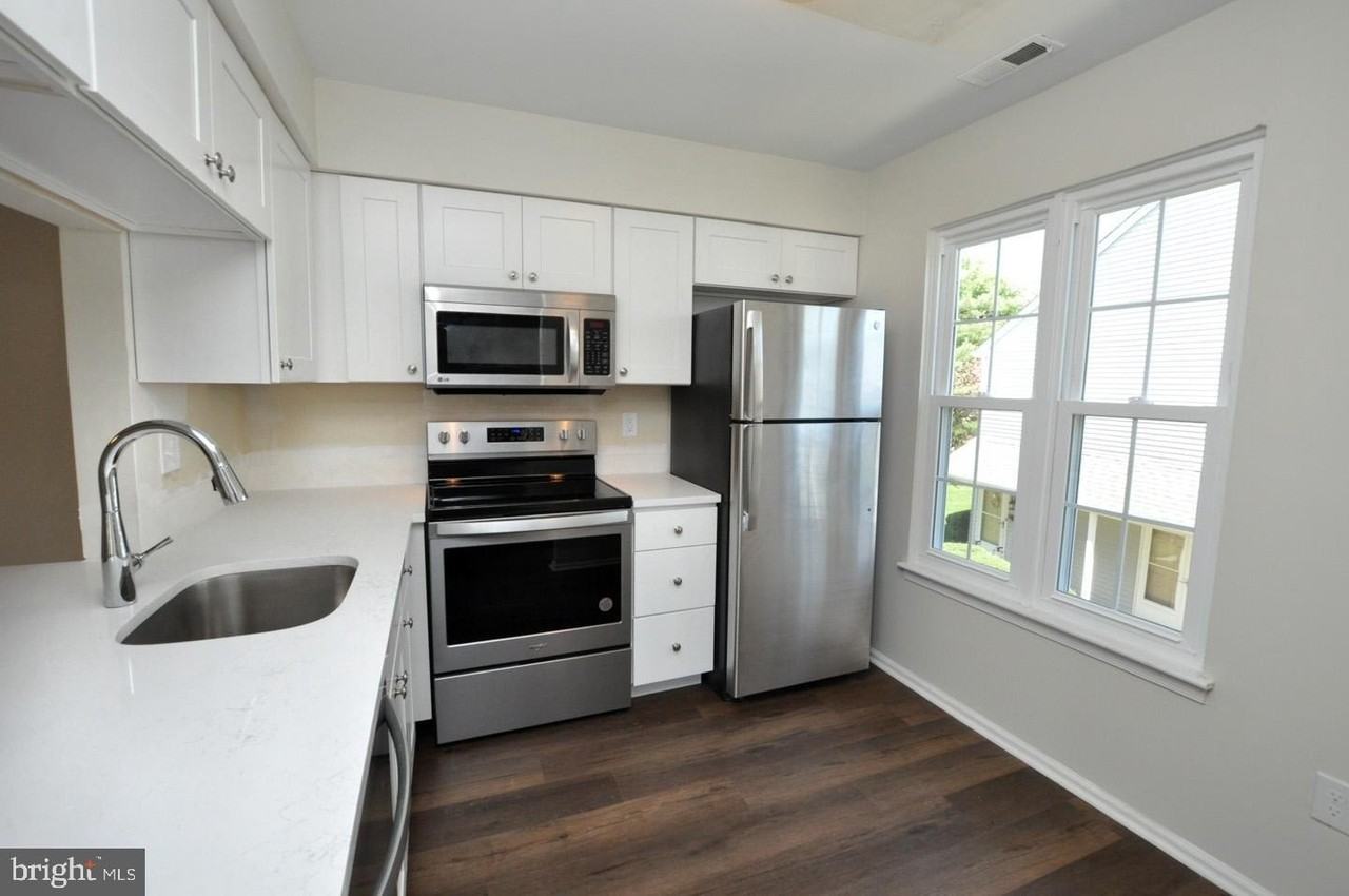 4208-B Adelaide Dr - Photo 4 of 22