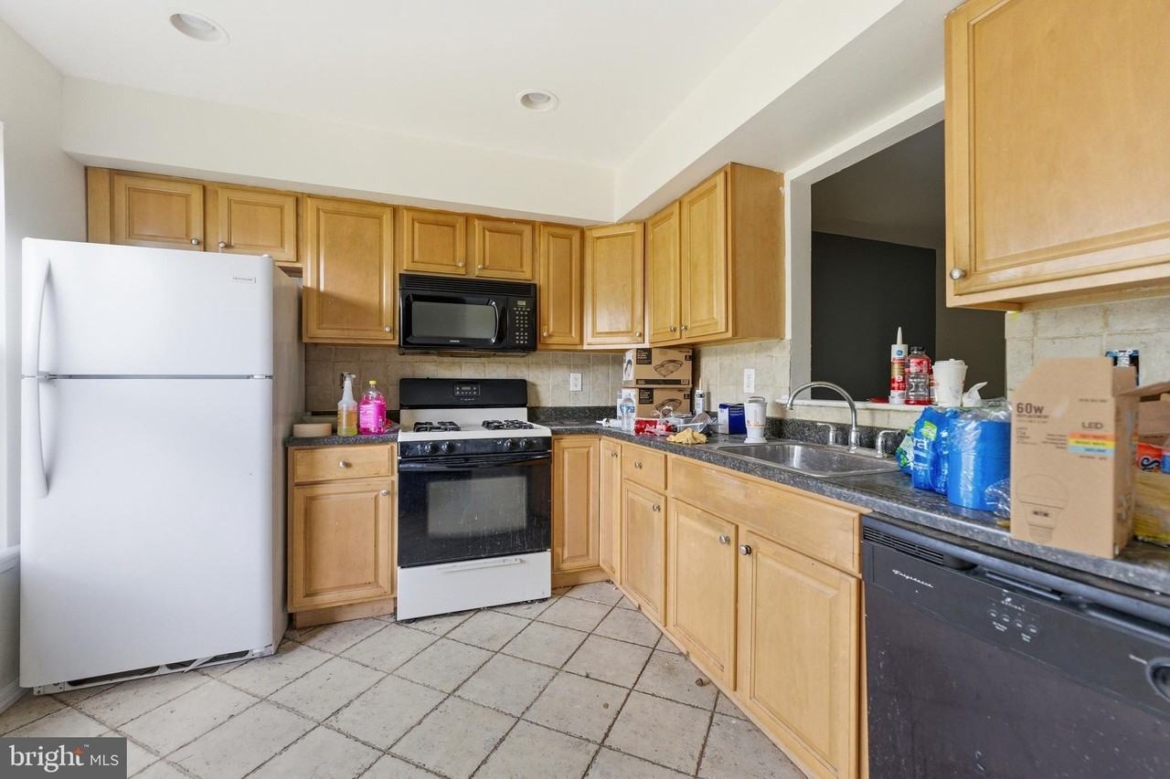27 Villanova Ct - Photo 2 of 13