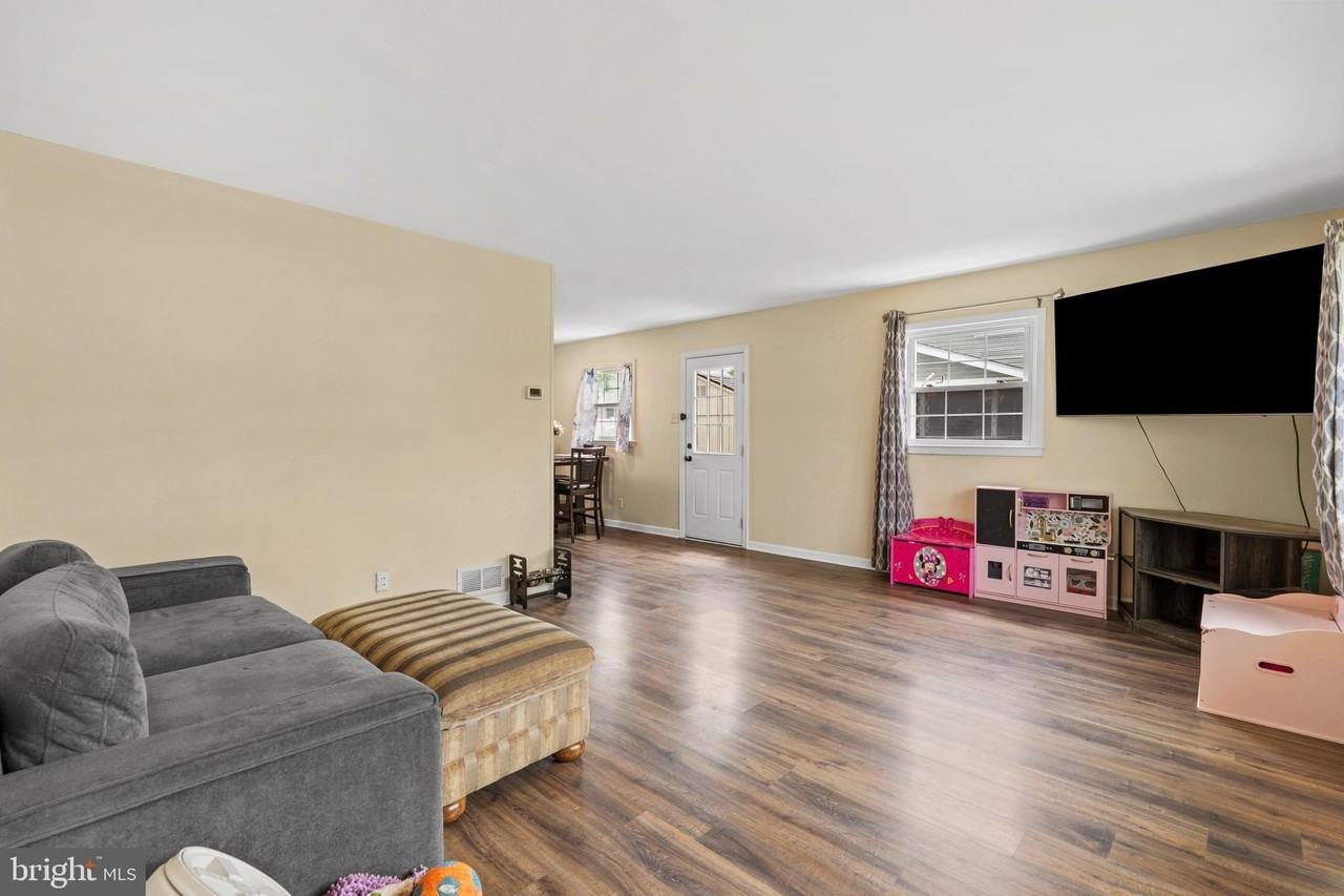 522 Penn Blvd - Photo 7 of 29