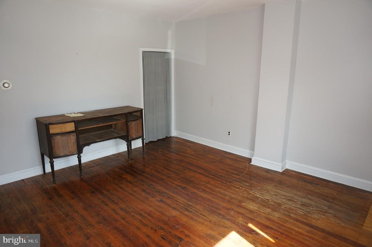 535 Sandy St - Photo 4 of 19