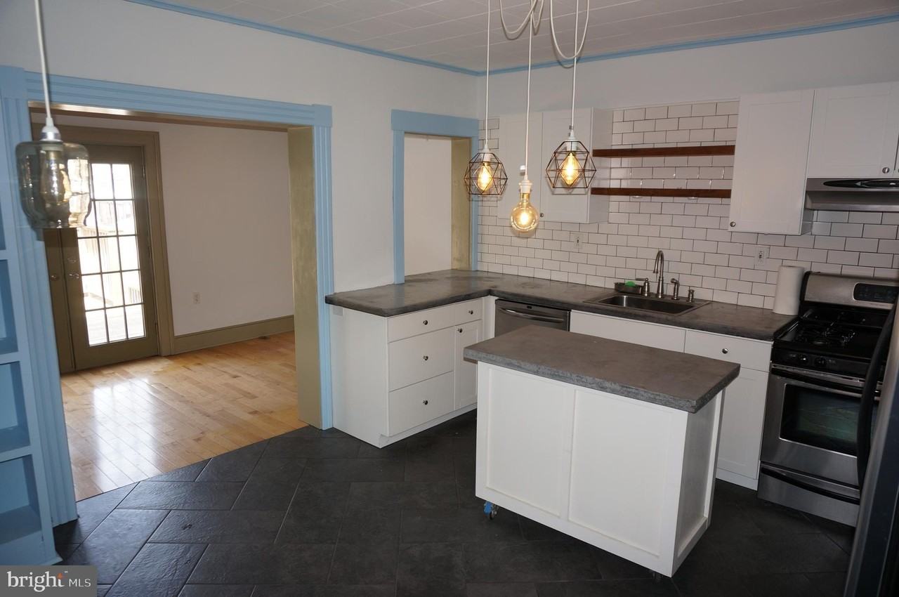 535 Sandy St - Photo 6 of 19