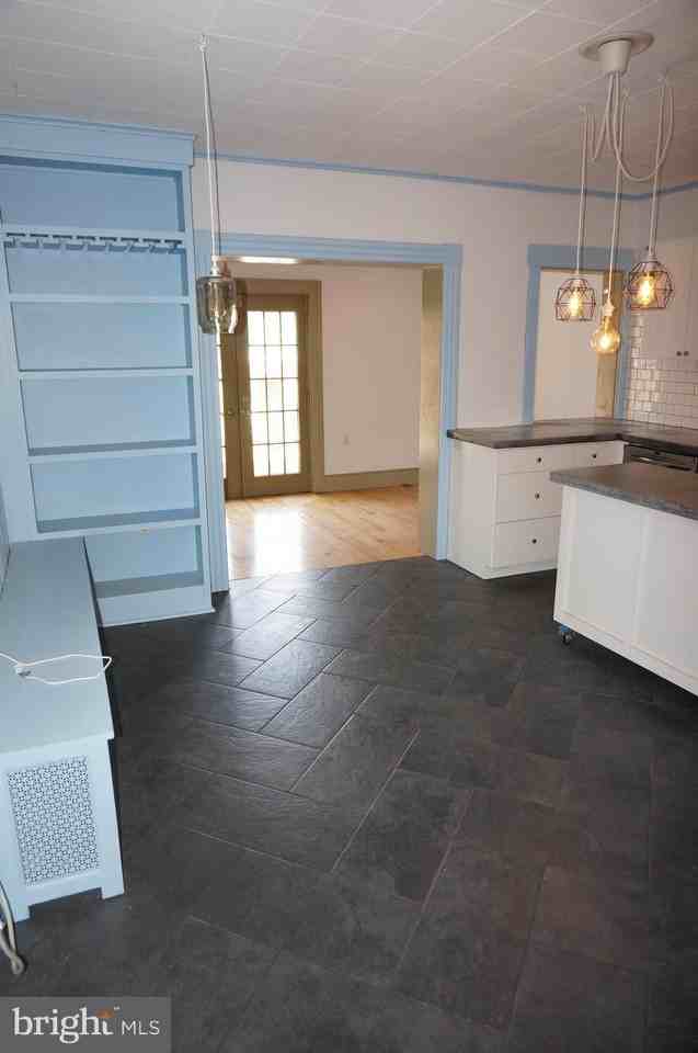 535 Sandy St - Photo 7 of 19