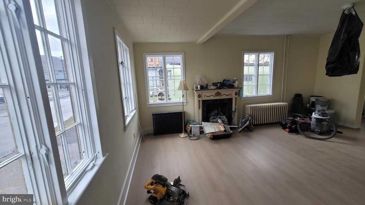 123 S 5th St - Photo 3 of 50