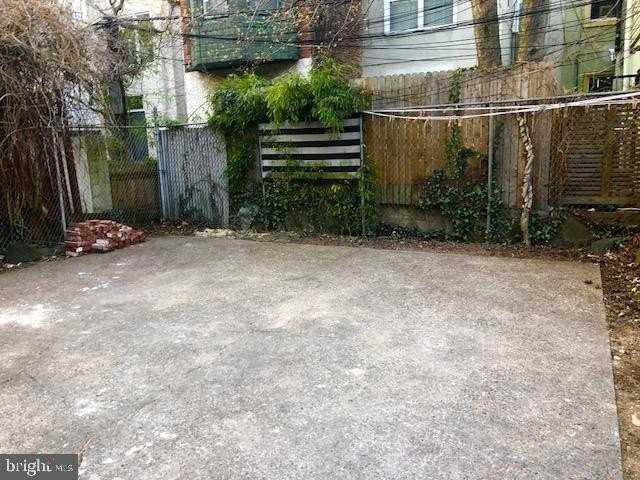 2021 Spring Garden St #1F - Photo 2 of 13